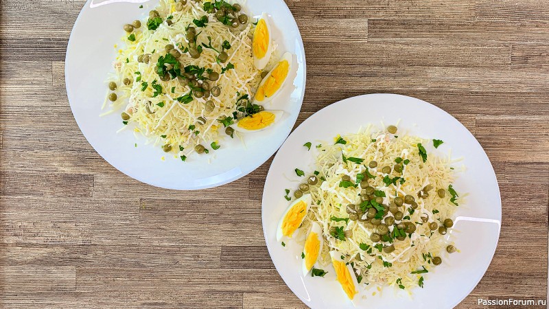Салат-коктейль с курицей и горошком
