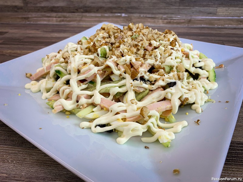 Салат с копченой курицей