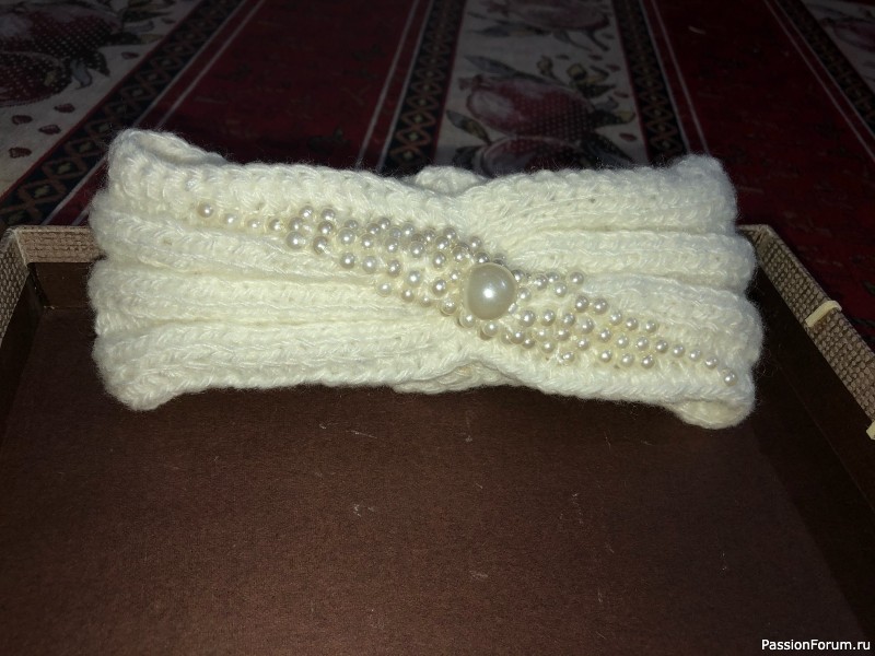 Связала ключком и спицами