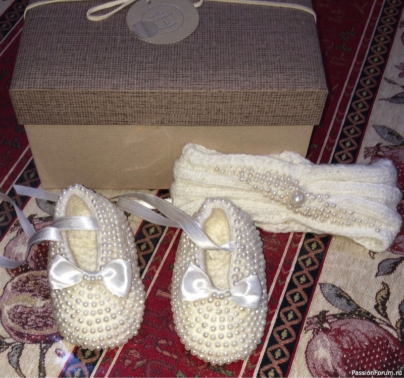 Связала ключком и спицами