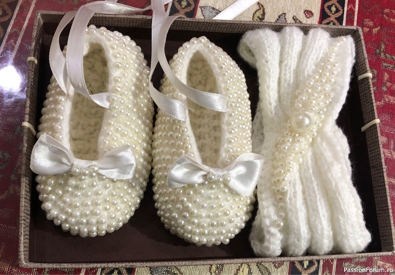 Связала ключком и спицами