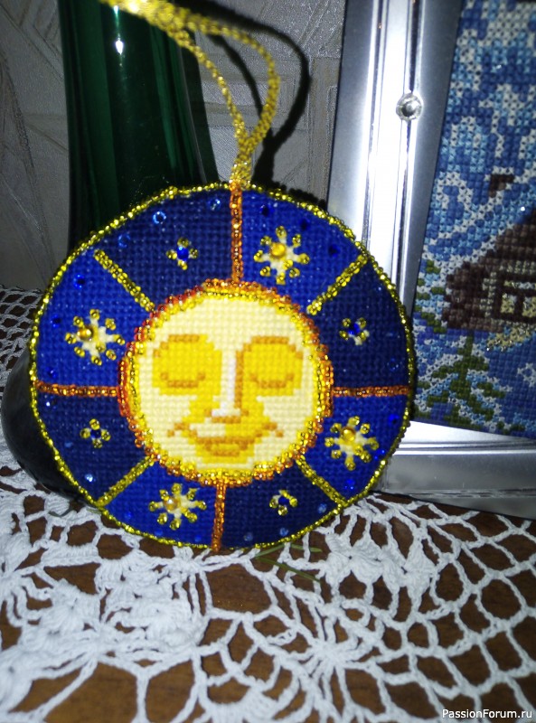 Вышитые новогодние игрушки