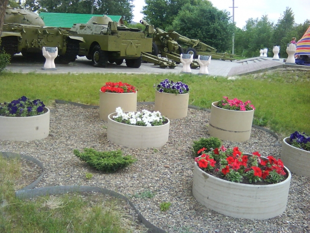 Аллея военной техники. Аллея военной техники.