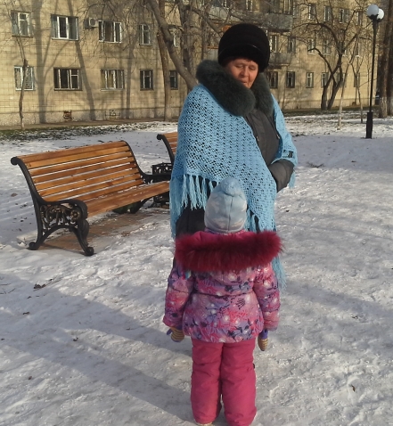Зина с моей внучкой. Зина с моей внучкой.