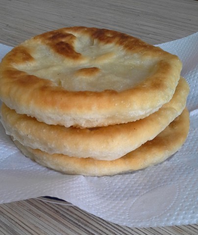 Прогулки, еда, рукоделки крючком.