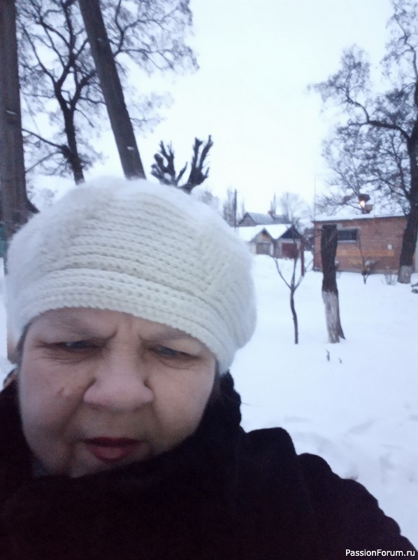 ​Берет многострадальный крючком.