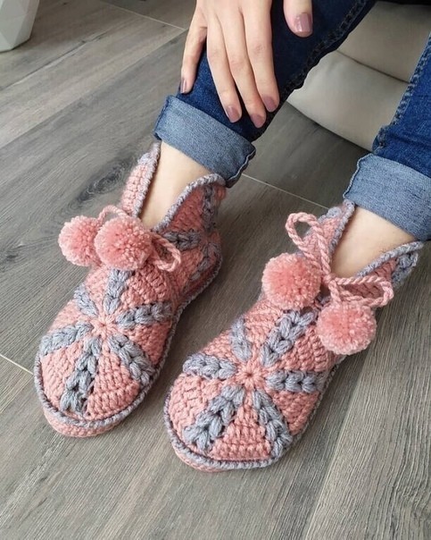 Красивые тапочки из мотивов крючком. Схема