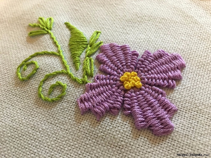 Красивая вышивка, сделанная переплетением нитей!