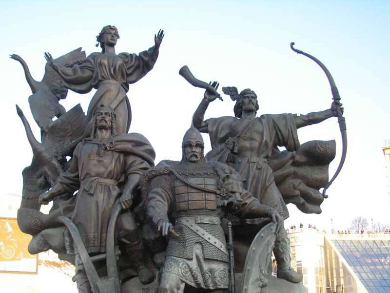 Памятник «Русским женам – берегиням семейного очага», г. Архангельск