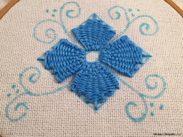 Красивая вышивка, сделанная переплетением нитей!