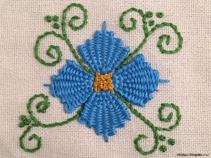 Красивая вышивка, сделанная переплетением нитей!