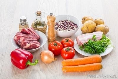 Овощной суп с грудинкой - сытный обед для большой семьи