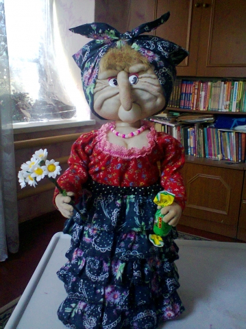 Познакомтесь, это я - не то бабулька не то Яга!