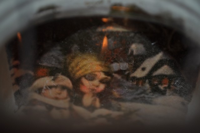 это задняя стенка фонарика, сфотографировать удалось только сверху. это задняя стенка фонарика, сфотографировать удалось только сверху.