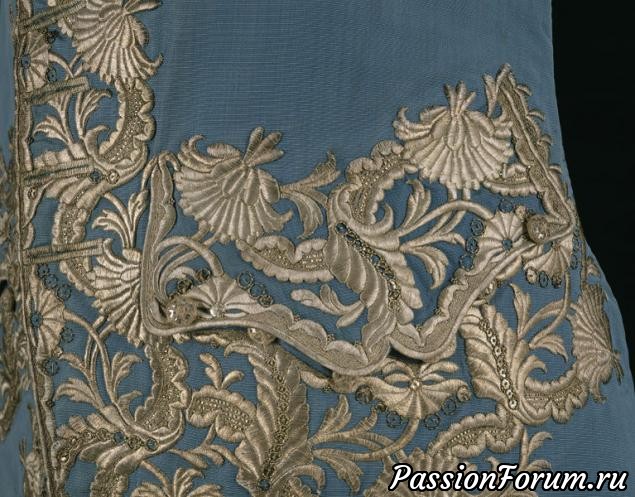 Вышивка на старинных нарядах 17-19 век часть 2