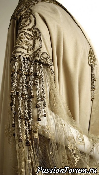 Вышивка на старинных нарядах 17-19 век часть 1