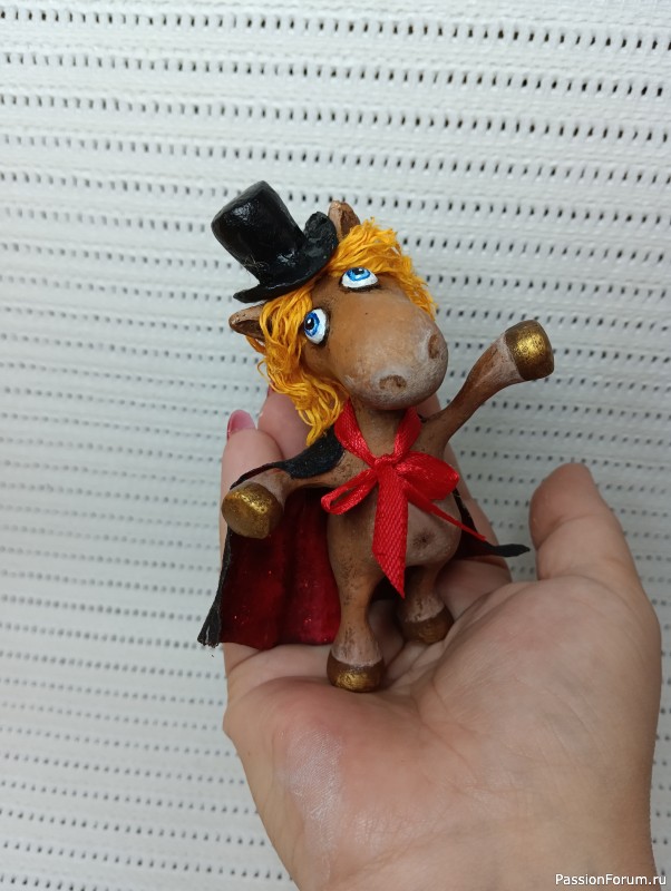 Кони, коники, лошадки.