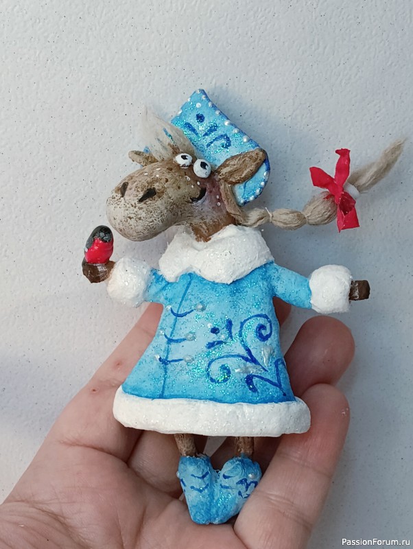 Дед Мороз из лета и Снегурка - символ года))