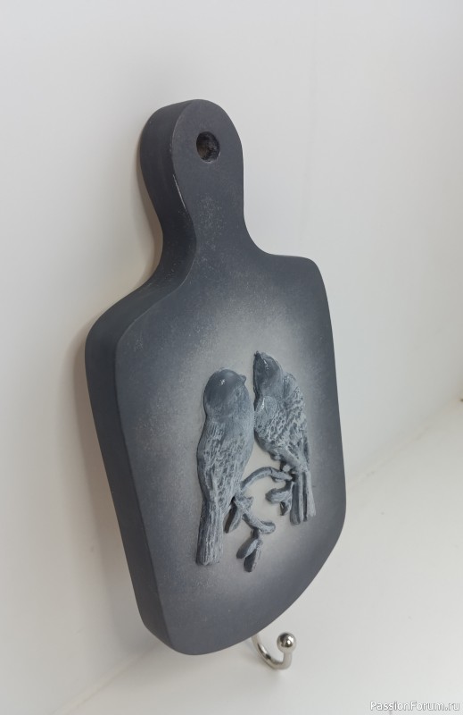 Вешалка для полотенца и магнитик.