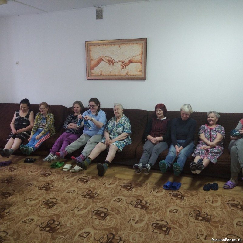 И снова теплые подарочки в Новую Надежду