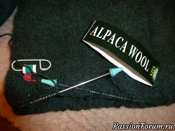 Начало работы...нитки ALPACA WOOL VITA 100% шерсть 100гр.300 метров...начала вязать спицами №3, с бедер юбки перешла на спицы 3,5. Начало работы...нитки ALPACA WOOL VITA 100% шерсть 100гр.300 метров...начала вязать спицами №3, с бедер юбки перешла на спицы 3,5.