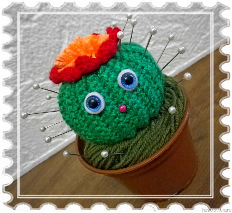 Вязаный кактус - игольница. Видео мастер-класс для начинающих. DIY Crocheted cactus-needler
