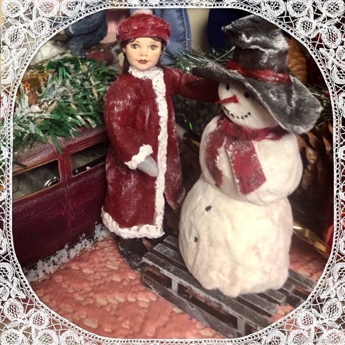 Девочка и Снеговик на санках