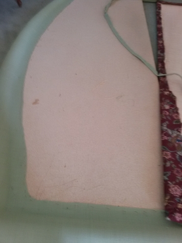 Изголовье у кровати