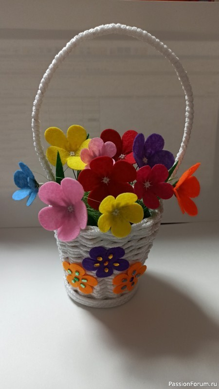 Корзина с цветами из бумаги своими руками – подарок маме или бабушке