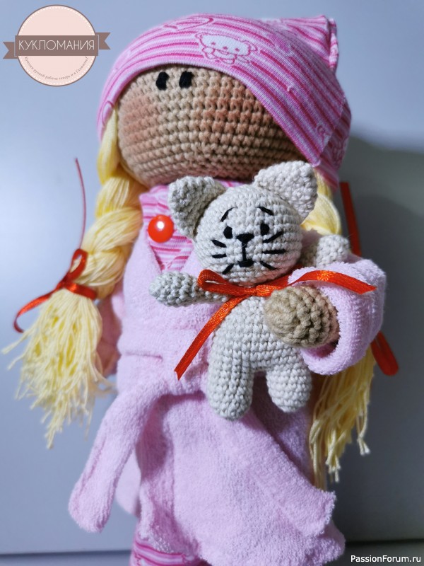 Куколка Милана в пижаме и в халатике с котиком