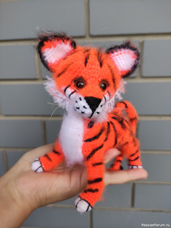 Продам игрушку ручной работы тигр