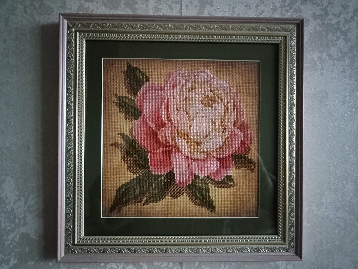Мои вышитые картины Пион, Роза, Сирень у дома. Панно с бисером Цветы. Кошечка и Матрёшка из ткани.