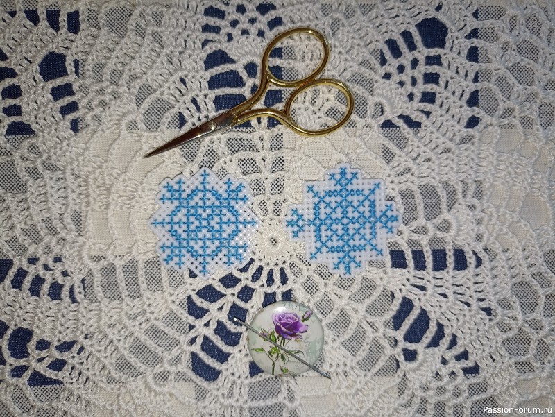 Лошадка-игрушка на новогоднюю ёлочку