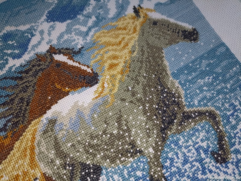 "Бегущие лошади". Вышитая картина