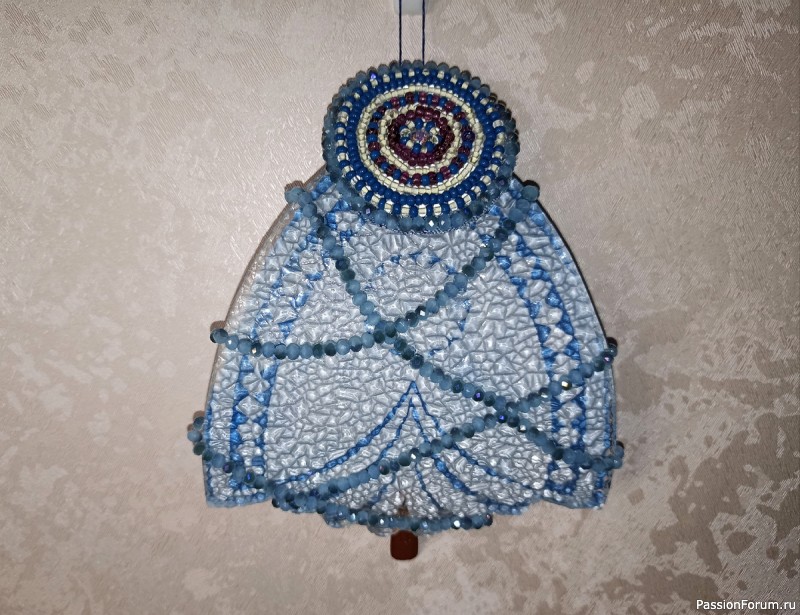 Голубая стеклянная ёлочка