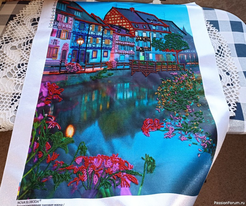 Вышитая бисером картина "Вечер у озера"