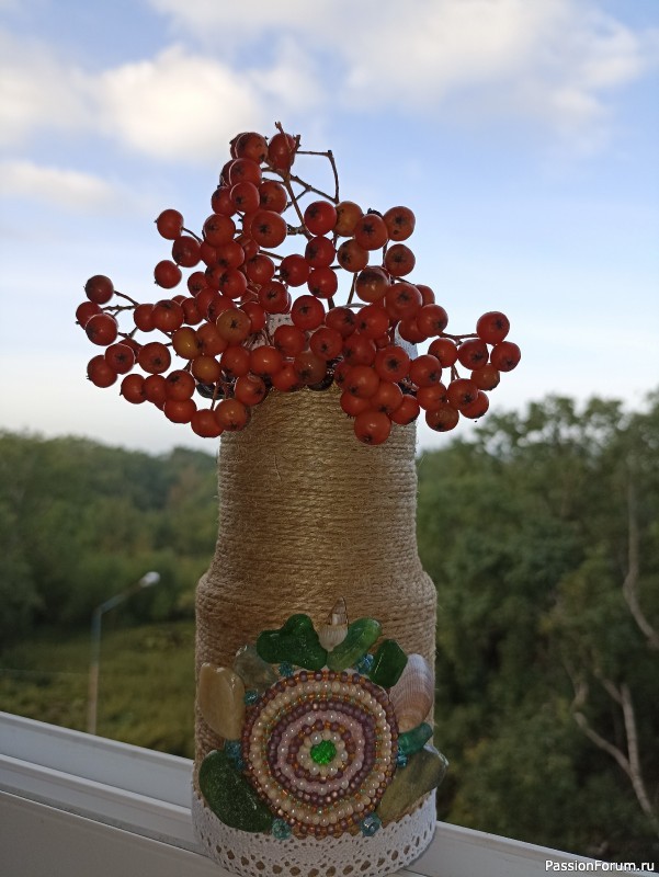 Очечник из джинсовой ткани с вышивкой