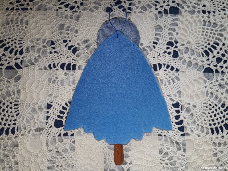 Голубая стеклянная ёлочка