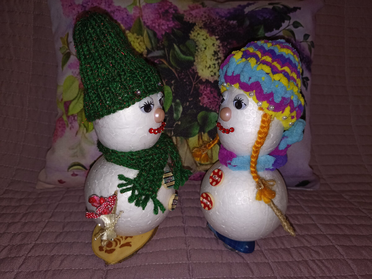 Снеговики своими руками. Фото автора.