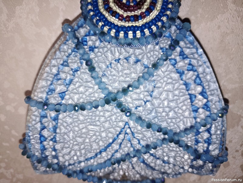 Голубая стеклянная ёлочка