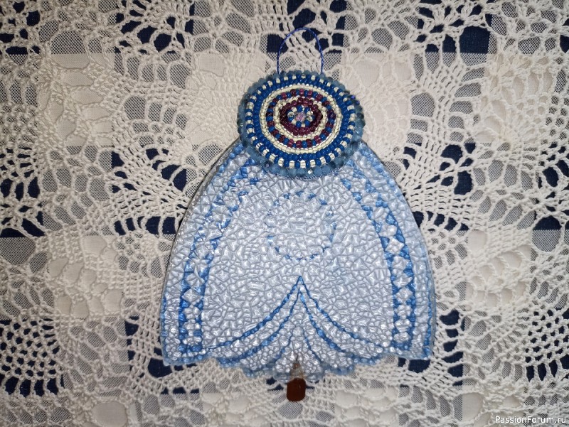 Голубая стеклянная ёлочка