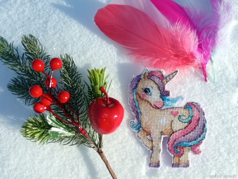 Лошадка-единорожка. Вышивка.