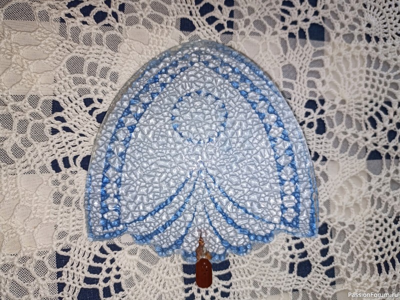 Голубая стеклянная ёлочка