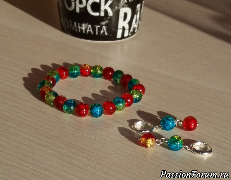 Сделала бусы, браслеты и серёжки.