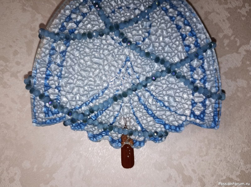 Голубая стеклянная ёлочка