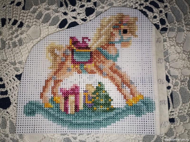 Лошадка-игрушка на новогоднюю ёлочку