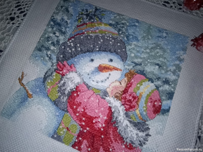 Поцелуй Снеговика. Вышивка