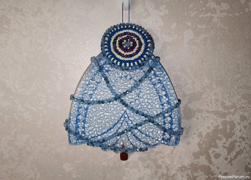 Голубая стеклянная ёлочка