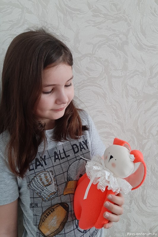 Игровая игрушка "Зайка".