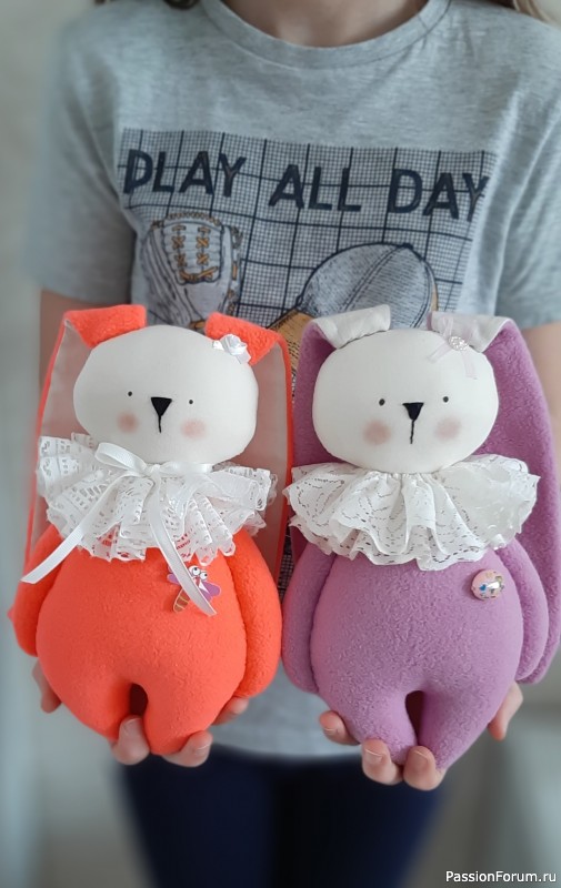 Игровая игрушка "Зайка".